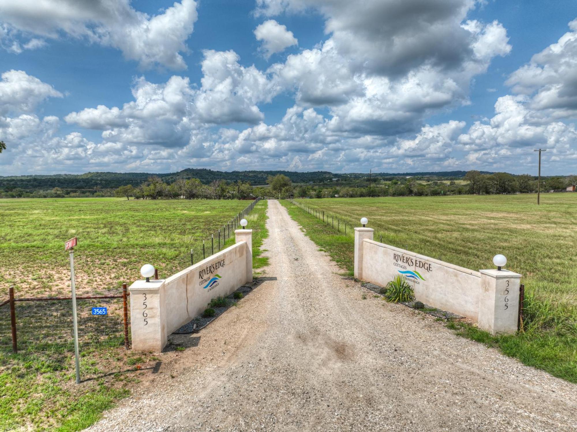 Sage: Peaceful Hill Country Retreat With Hot-Tub! Villa เฟรเดอริกส์เบิร์ก ภายนอก รูปภาพ