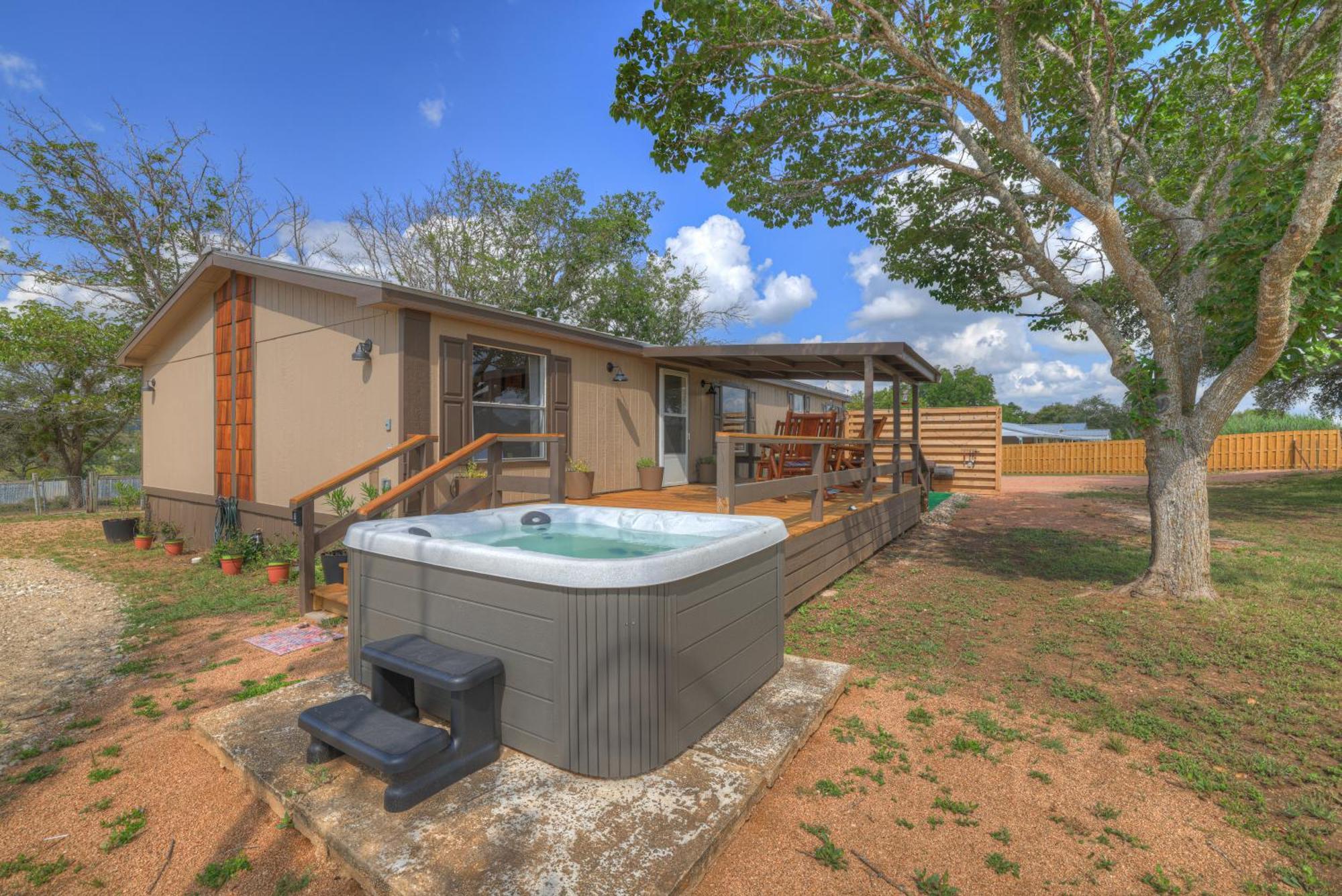 Sage: Peaceful Hill Country Retreat With Hot-Tub! Villa เฟรเดอริกส์เบิร์ก ภายนอก รูปภาพ