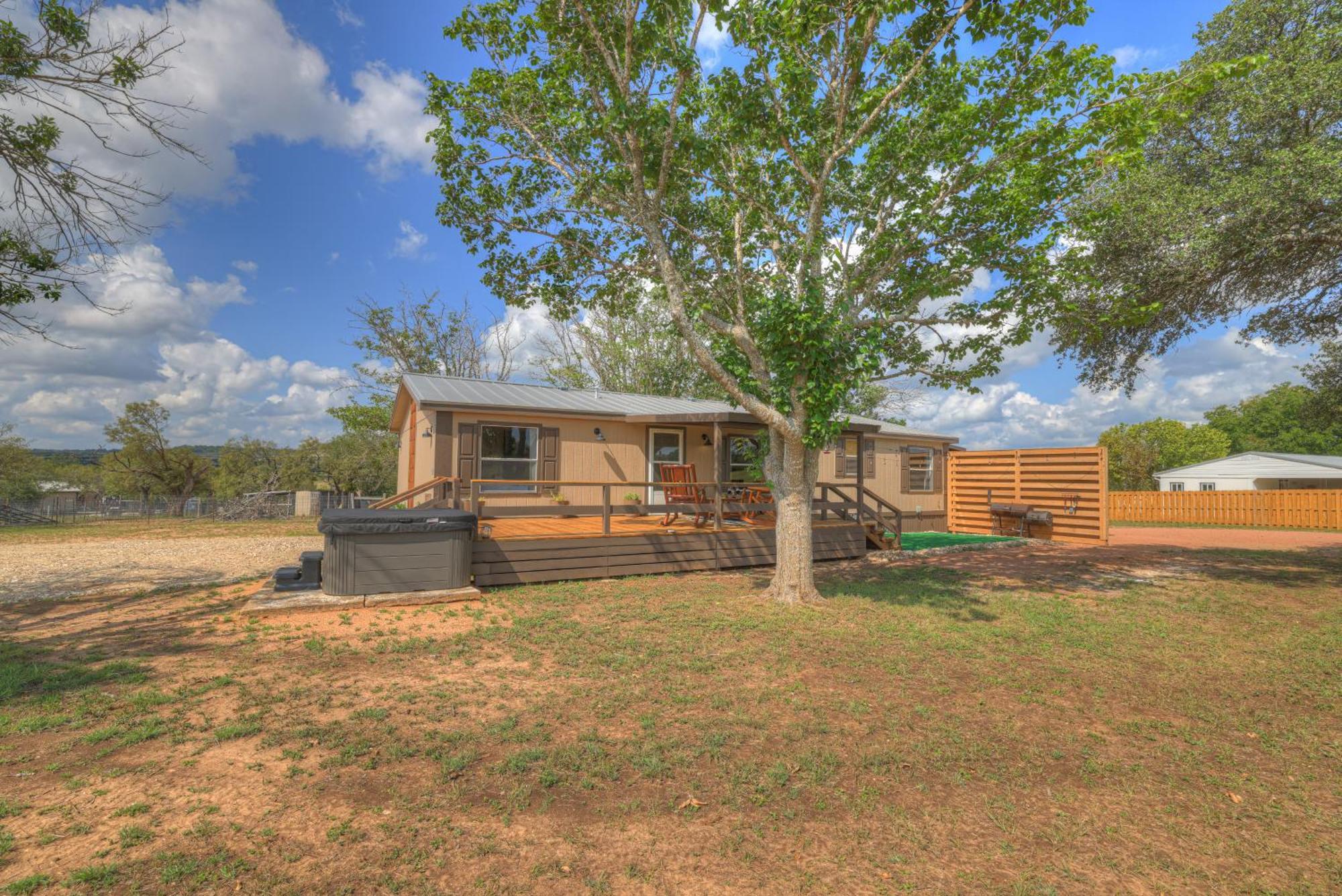 Sage: Peaceful Hill Country Retreat With Hot-Tub! Villa เฟรเดอริกส์เบิร์ก ภายนอก รูปภาพ