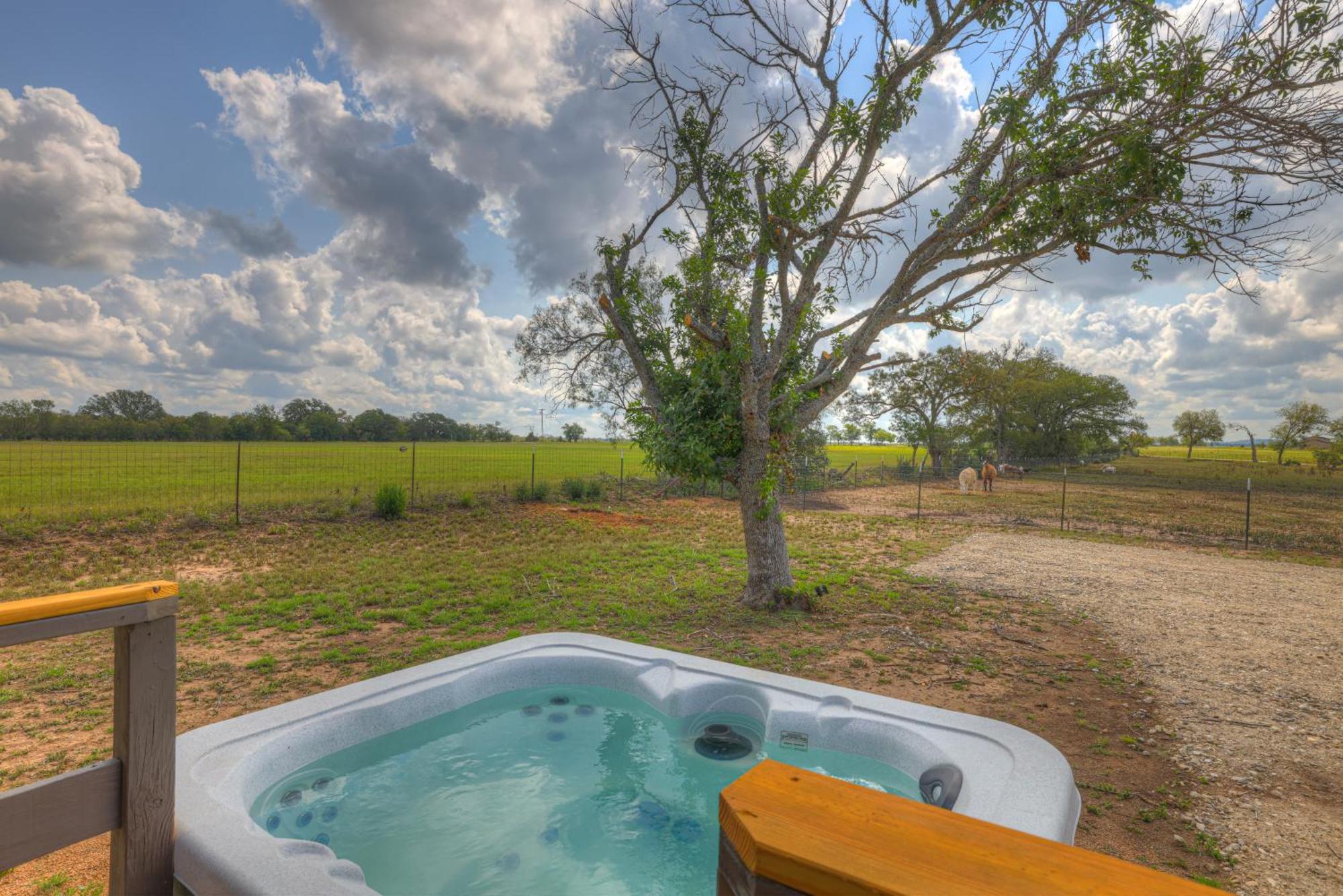 Sage: Peaceful Hill Country Retreat With Hot-Tub! Villa เฟรเดอริกส์เบิร์ก ภายนอก รูปภาพ